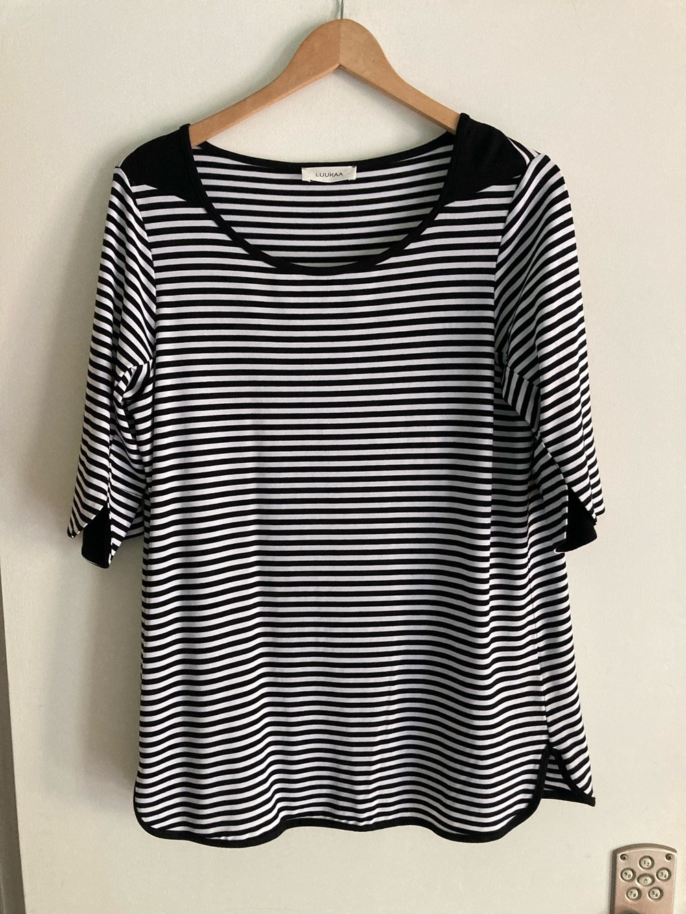 Luukaa Striped Black White Viscose Stretch Tunic Tee Marked Size 2 Fits M NWOT